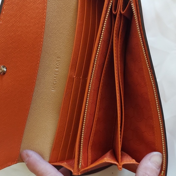 Pink Wallet - Picture 2 of 3